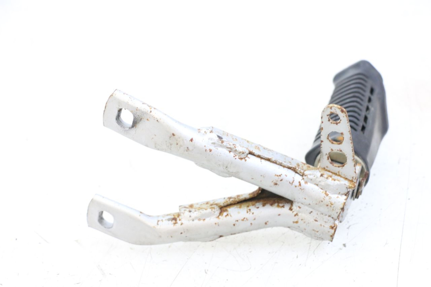 photo de REAR RIGHT FOOTREST BRACKET HYOSUNG XRX 125 (2000 - 2008)
