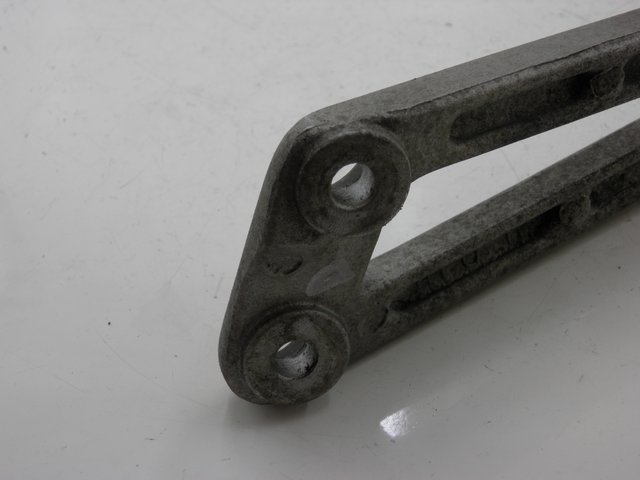 photo de RIGHT REAR FOOTREST MOUNTING PLATE YAMAHA TDR DELTABOX 125 (1993 - 2003)