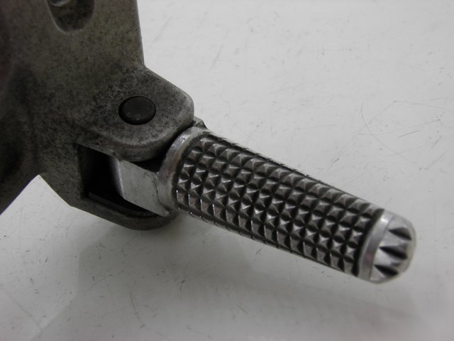 photo de RIGHT REAR FOOTREST MOUNTING PLATE YAMAHA TDR DELTABOX 125 (1993 - 2003)