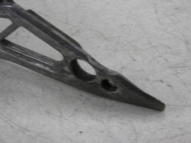 photo de REAR RIGHT FOOTREST MOUNT YAMAHA XJ F 900 (1983 - 1994)