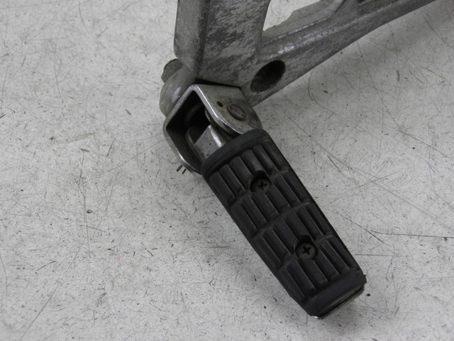 photo de REAR RIGHT FOOTREST MOUNT YAMAHA XJ F 900 (1983 - 1994)