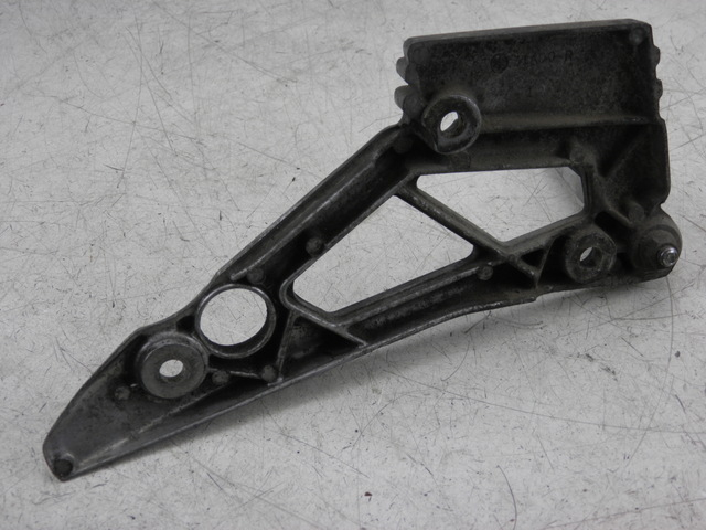 photo de REAR RIGHT FOOTREST MOUNT YAMAHA XJ F 900 (1983 - 1994)