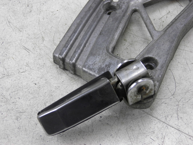 photo de REAR RIGHT FOOTREST MOUNT YAMAHA XJ F 900 (1983 - 1994)