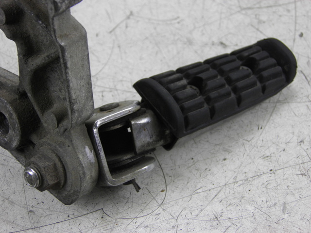 photo de REAR RIGHT FOOTREST MOUNT YAMAHA XJ F 900 (1983 - 1994)
