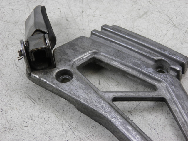 photo de REAR RIGHT FOOTREST MOUNT YAMAHA XJ F 900 (1983 - 1994)