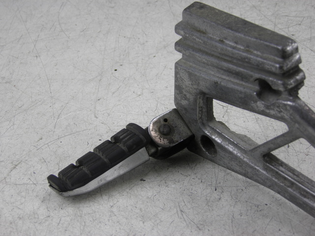 photo de REAR RIGHT FOOTREST MOUNT YAMAHA XJ F 900 (1983 - 1994)