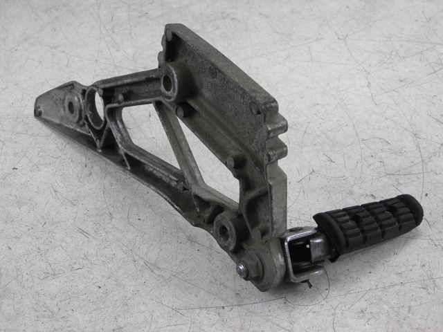 photo de REAR RIGHT FOOTREST MOUNT YAMAHA XJ F 900 (1983 - 1994)