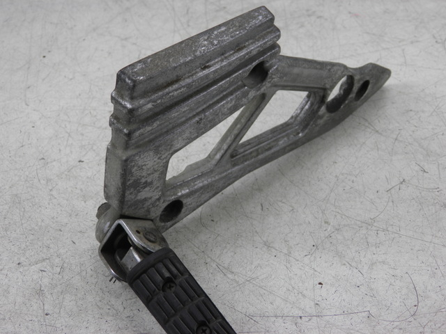 photo de REAR RIGHT FOOTREST MOUNT YAMAHA XJ F 900 (1983 - 1994)