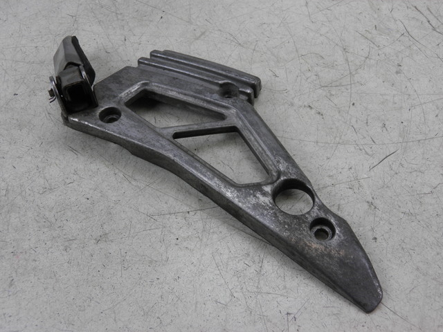 photo de REAR RIGHT FOOTREST MOUNT YAMAHA XJ F 900 (1983 - 1994)