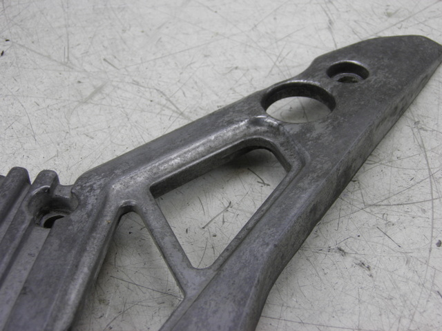 photo de REAR RIGHT FOOTREST MOUNT YAMAHA XJ F 900 (1983 - 1994)