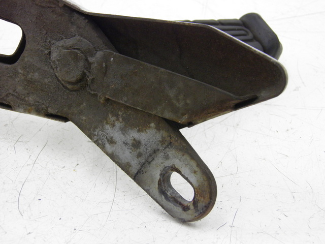 photo de REAR RIGHT FOOTREST MOUNT YAMAHA YBR 125 (2004 - 2006)