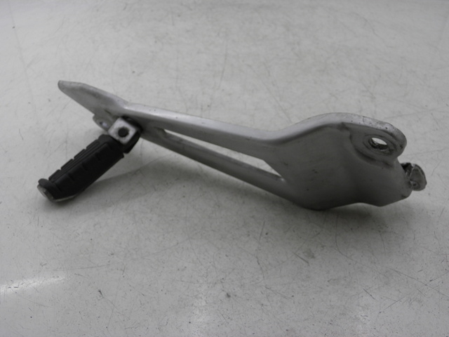 photo de REAR RIGHT FOOTREST MOUNT YAMAHA YBR 125 (2007 - 2009)