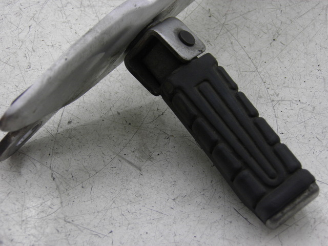 photo de REAR RIGHT FOOTREST MOUNT YAMAHA YBR 125 (2007 - 2009)