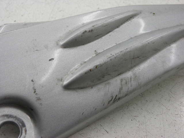 photo de REAR RIGHT FOOTREST MOUNT YAMAHA YBR CUSTOM 125 (2008 - 2010) - Component detail