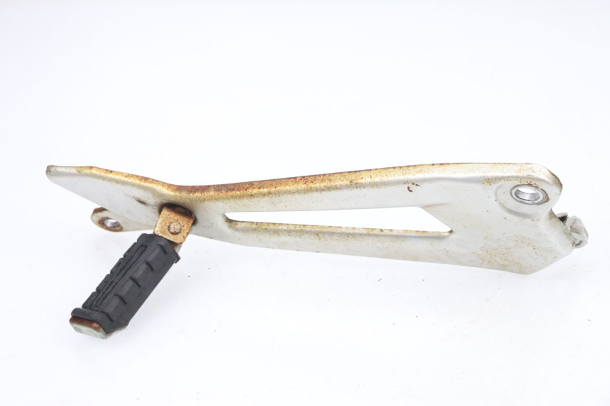 photo de REAR RIGHT FOOTREST MOUNT YAMAHA YBR 125 (2004 - 2006)