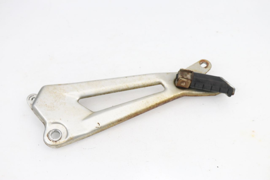 photo de REAR RIGHT FOOTREST MOUNT YAMAHA YBR 125 (2004 - 2006)