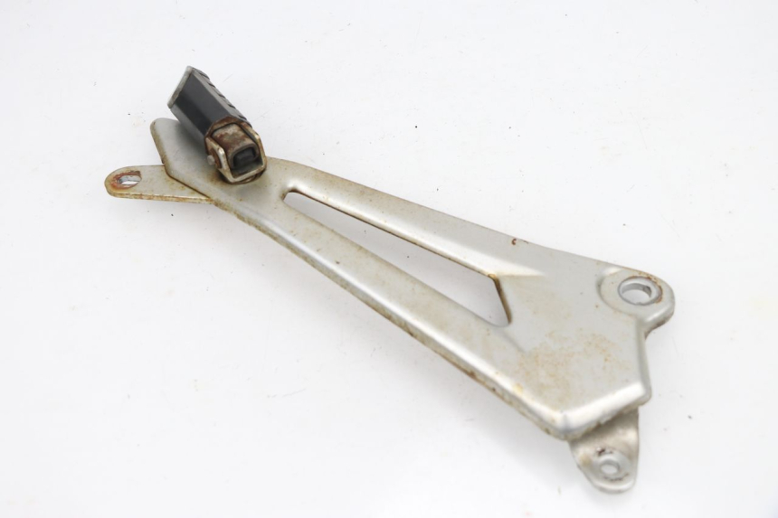 photo de REAR RIGHT FOOTREST MOUNT YAMAHA YBR 125 (2004 - 2006)