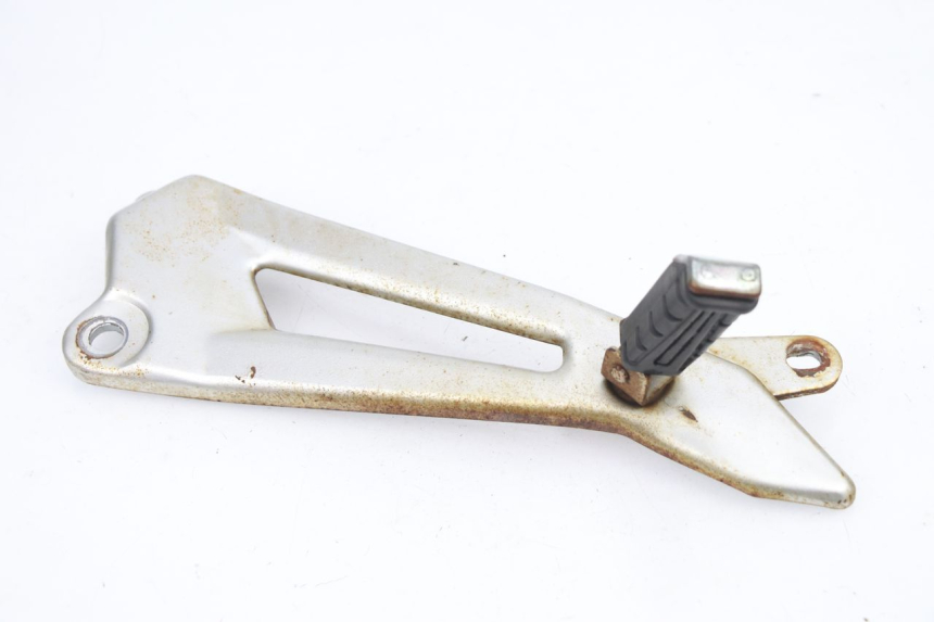 photo de REAR RIGHT FOOTREST MOUNT YAMAHA YBR 125 (2004 - 2006)