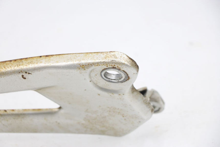 photo de REAR RIGHT FOOTREST MOUNT YAMAHA YBR 125 (2004 - 2006)