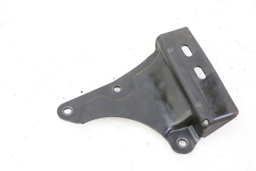 photo de REAR LEFT FOOTREST MOUNT QUADRO 4 4D 350 (2015 - 2018)