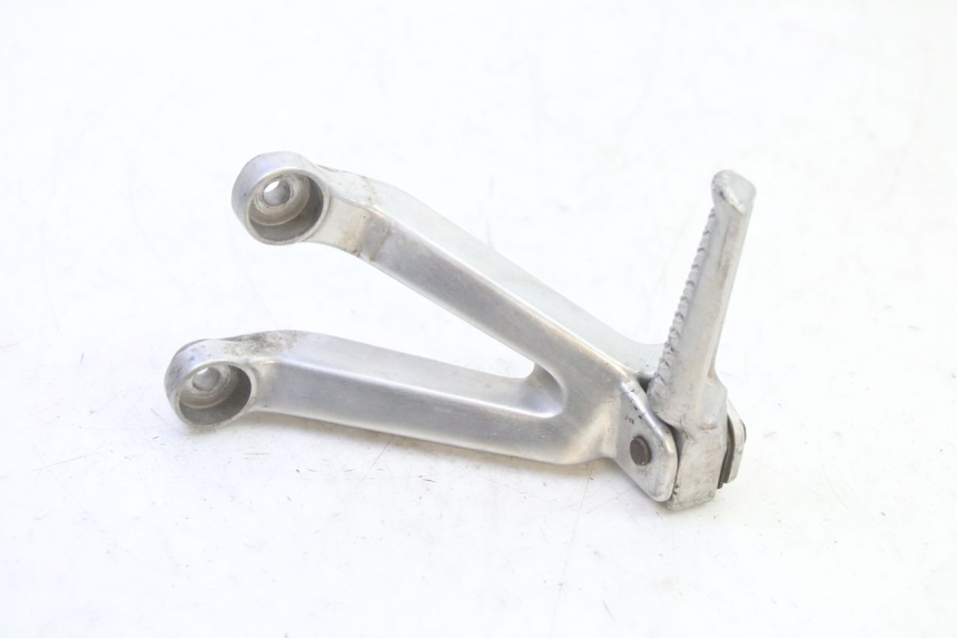 photo de REAR LEFT FOOTREST MOUNT HONDA CBR RR FIREBLADE 900 (1992 - 1994)