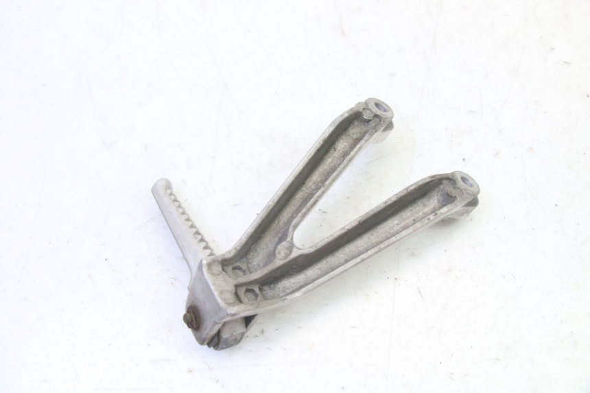 photo de REAR LEFT FOOTREST MOUNT HONDA CBR RR FIREBLADE 900 (1992 - 1994)
