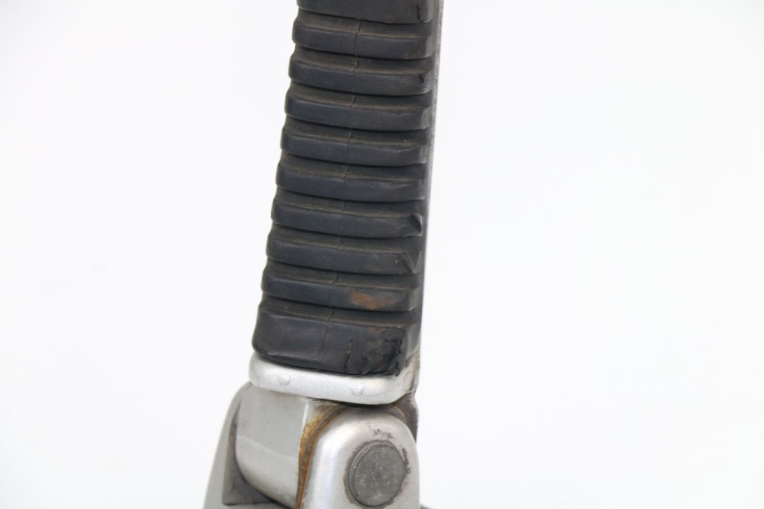 photo de REAR LEFT FOOTREST MOUNT DUCATI ST2 944 (1997 - 2003)