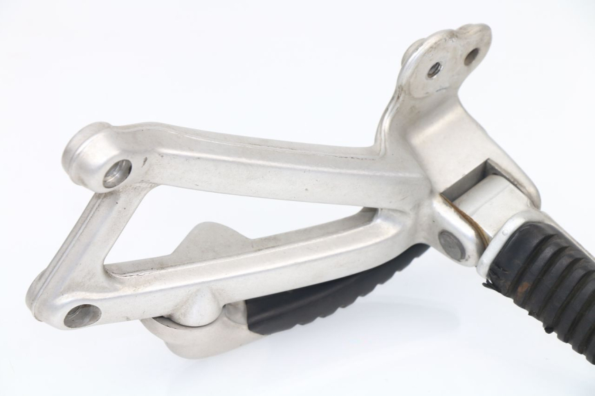 photo de REAR LEFT FOOTREST MOUNT DUCATI ST2 944 (1997 - 2003)