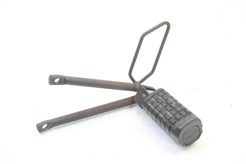 photo de REAR LEFT FOOTREST MOUNT APRILIA ETX 125 (1998 - 2002)