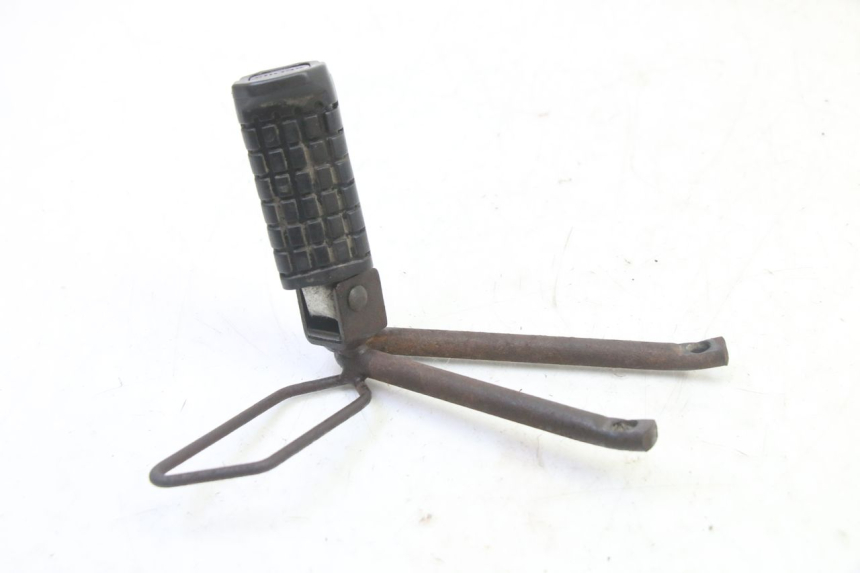 photo de REAR LEFT FOOTREST MOUNT APRILIA ETX 125 (1998 - 2002)