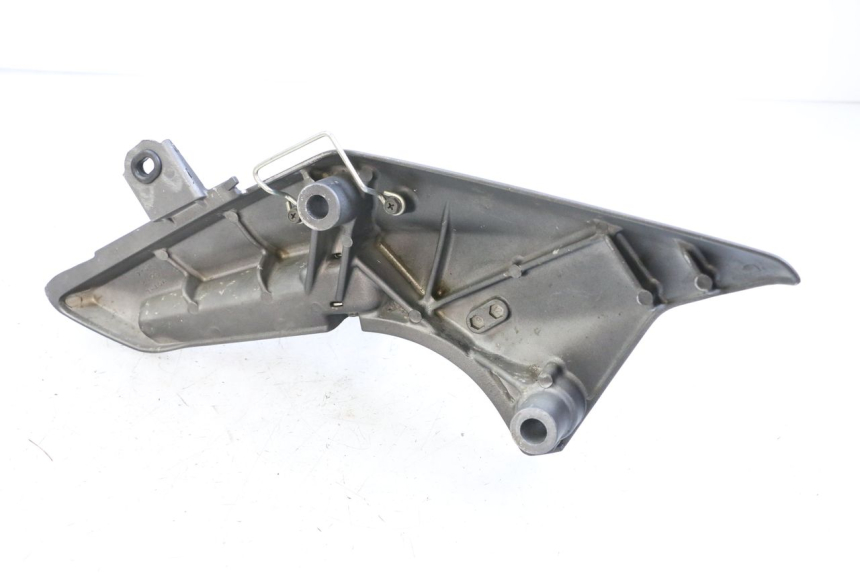 photo de REAR LEFT FOOTREST MOUNT HONDA FJS SILVER WING SILVERWING 400 (2005 - 2008)