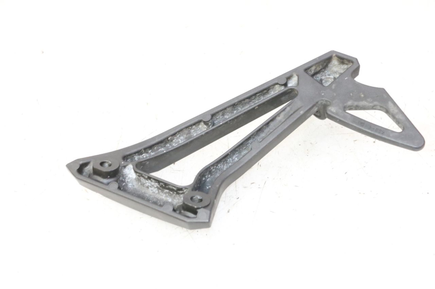 photo de REAR LEFT FOOTREST MOUNT YAMAHA FZ6 FAZER S2 600 (2007 - 2011)