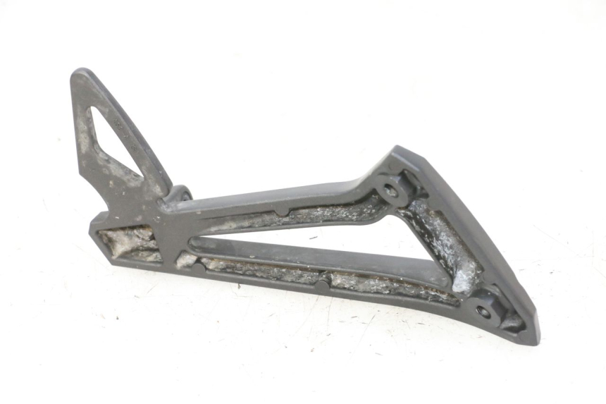 photo de REAR LEFT FOOTREST MOUNT YAMAHA FZ6 FAZER S2 600 (2007 - 2011)