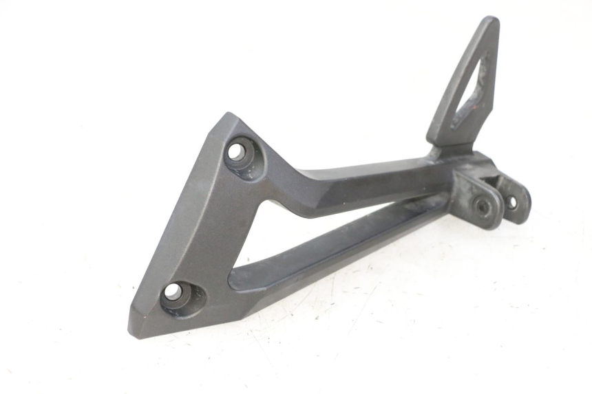 photo de REAR LEFT FOOTREST MOUNT YAMAHA FZ6 FAZER S2 600 (2007 - 2011)