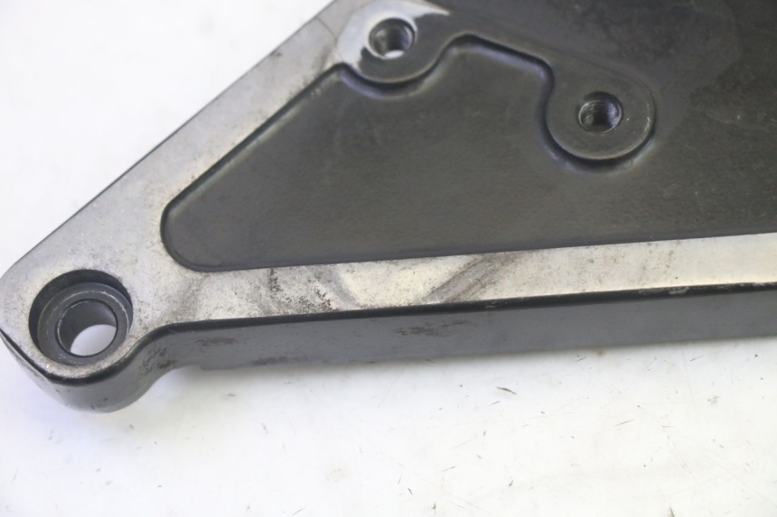photo de REAR LEFT FOOTREST MOUNT KAWASAKI GPZ RX 1000 (1986 - 1988) - Zoom on usage condition