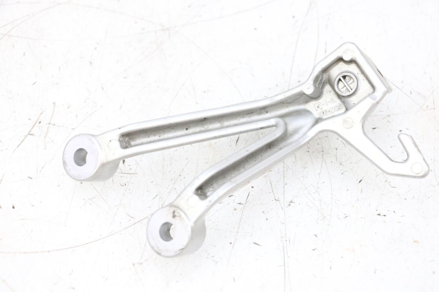 photo de REAR LEFT FOOTREST MOUNT SUZUKI GSXR GSX-R 1000 (2003 - 2004) - Zoom on usage condition