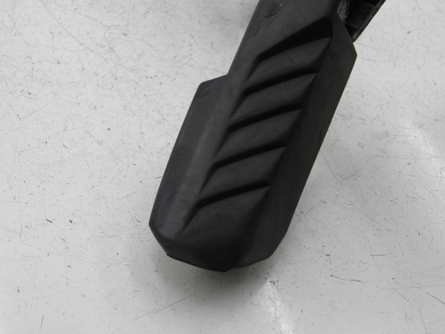 photo de REAR LEFT FOOTREST MOUNT HONDA FES S-WING SWING ABS 125 (2007 - 2015) - Additional view of the item