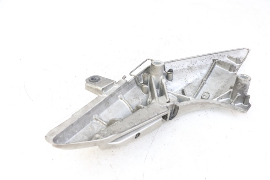 photo de REAR LEFT FOOTREST MOUNT HONDA FJS SILVERWING SILVER WING 600 (2001 - 2010)