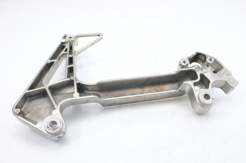 photo de LEFT REAR FOOTREST MOUNTING PLATE HONDA VFR FI RC46 800 (1998 - 2001)