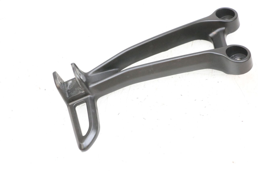photo de REAR LEFT FOOTREST MOUNT YAMAHA MT-07 MT07 ABS 700 (2018 - 2020) - Alternative perspective