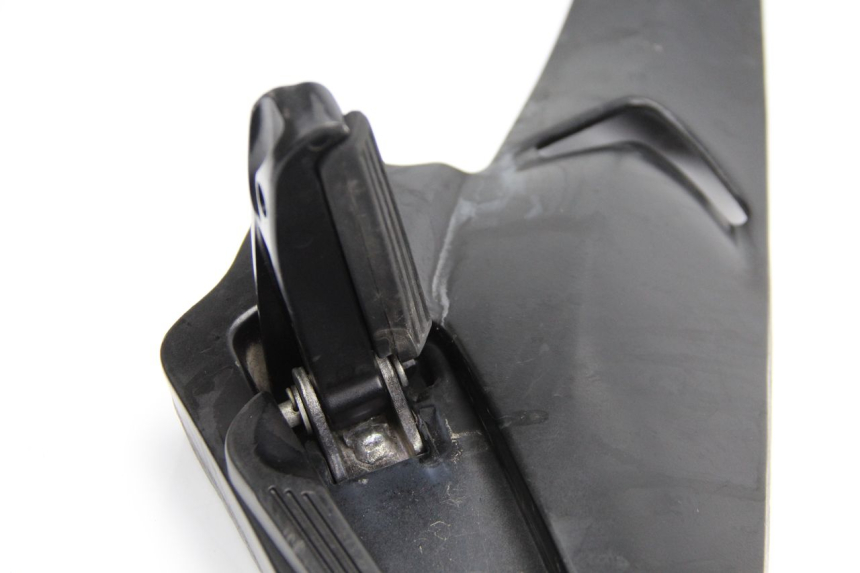 photo de REAR LEFT FOOTREST BRACKET GILERA NEXUS 125 (2009 - 2013)