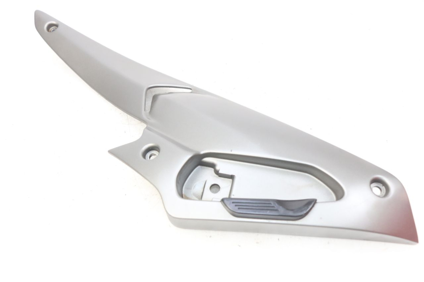 photo de REAR LEFT FOOTREST BRACKET GILERA NEXUS 125 (2009 - 2013)