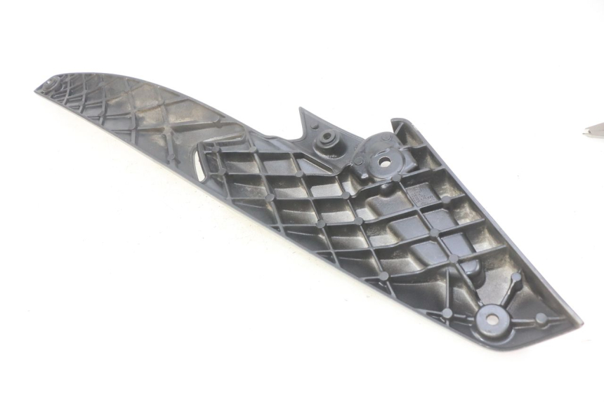 photo de REAR LEFT FOOTREST BRACKET GILERA NEXUS 125 (2009 - 2013)