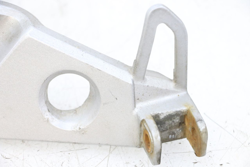 photo de REAR LEFT FOOTREST MOUNT HONDA NSR R 125 (1994 - 2003) - Fixing points details