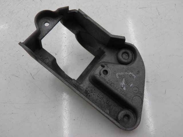 photo de REAR LEFT FOOTREST MOUNT PEUGEOT JET FORCE CARBU 50 (2003 - 2016) - Component detail