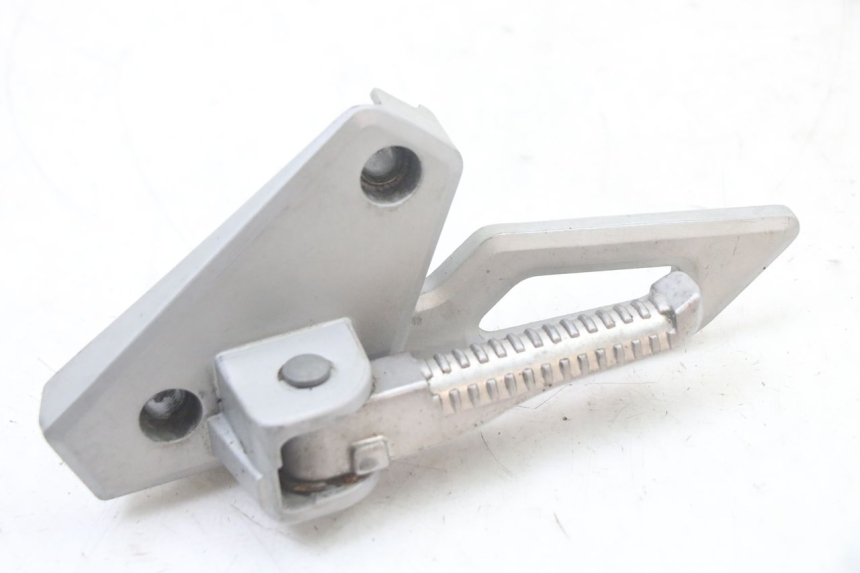 photo de REAR LEFT FOOTREST MOUNT PEUGEOT SPEEDFIGHT 3 LC 2T 50 (2009 - 2015)