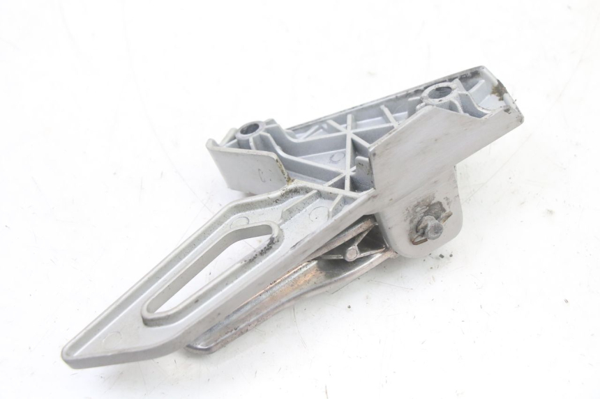 photo de REAR LEFT FOOTREST MOUNT PEUGEOT SPEEDFIGHT 3 LC 2T 50 (2009 - 2015)