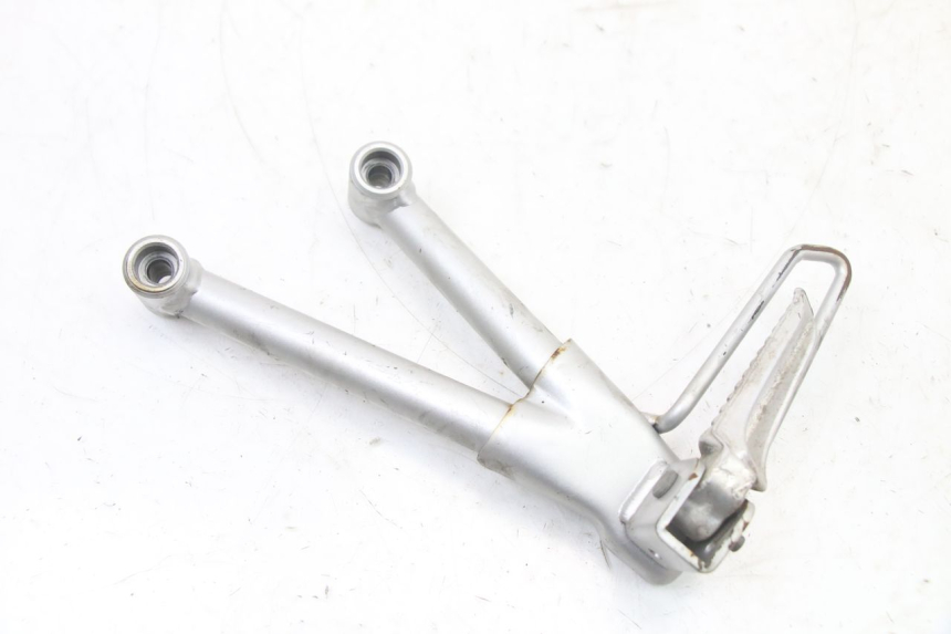 photo de LEFT REAR FOOTREST MOUNT SUZUKI GSF S BANDIT 600 (2000 - 2004)