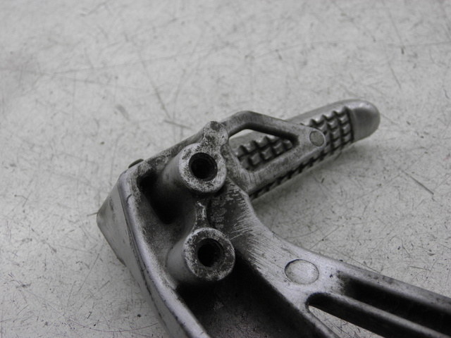 photo de LEFT REAR FOOTREST BRACKET SUZUKI SV S 650 (1999 - 2002)