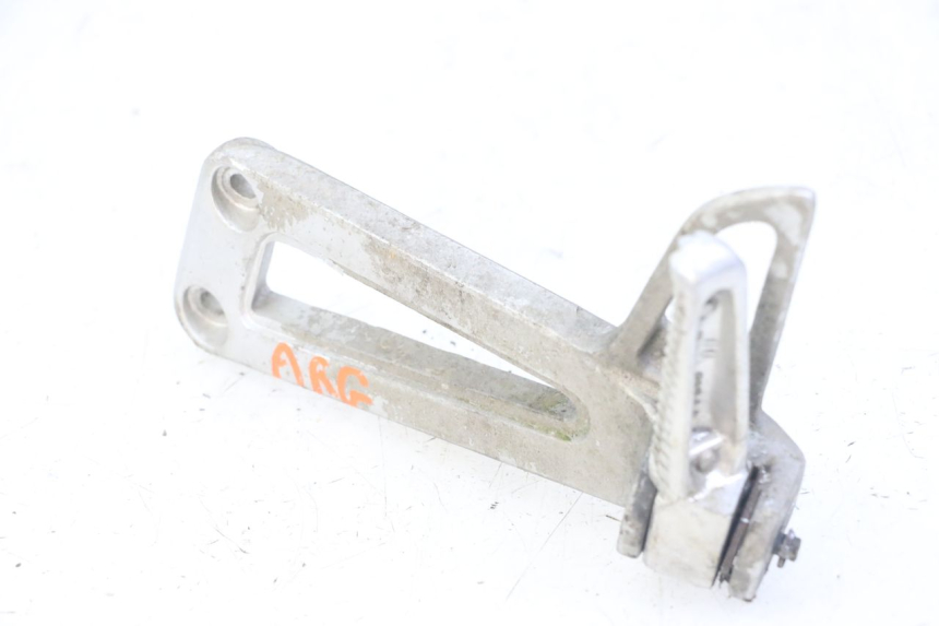 photo de REAR LEFT FOOTREST MOUNT YAMAHA TDR DELTABOX 125 (1993 - 2003)